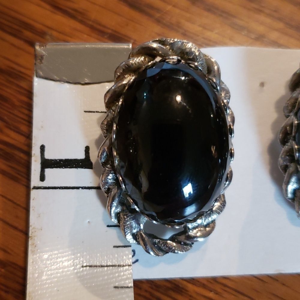VNTG Designer Silvertone Black Stone Clip-on Earrings - Picture 4 of 5